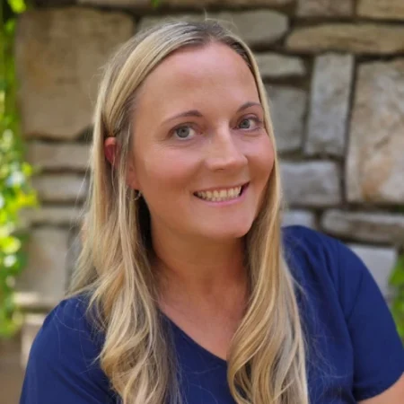 Pamela Jones Headshot